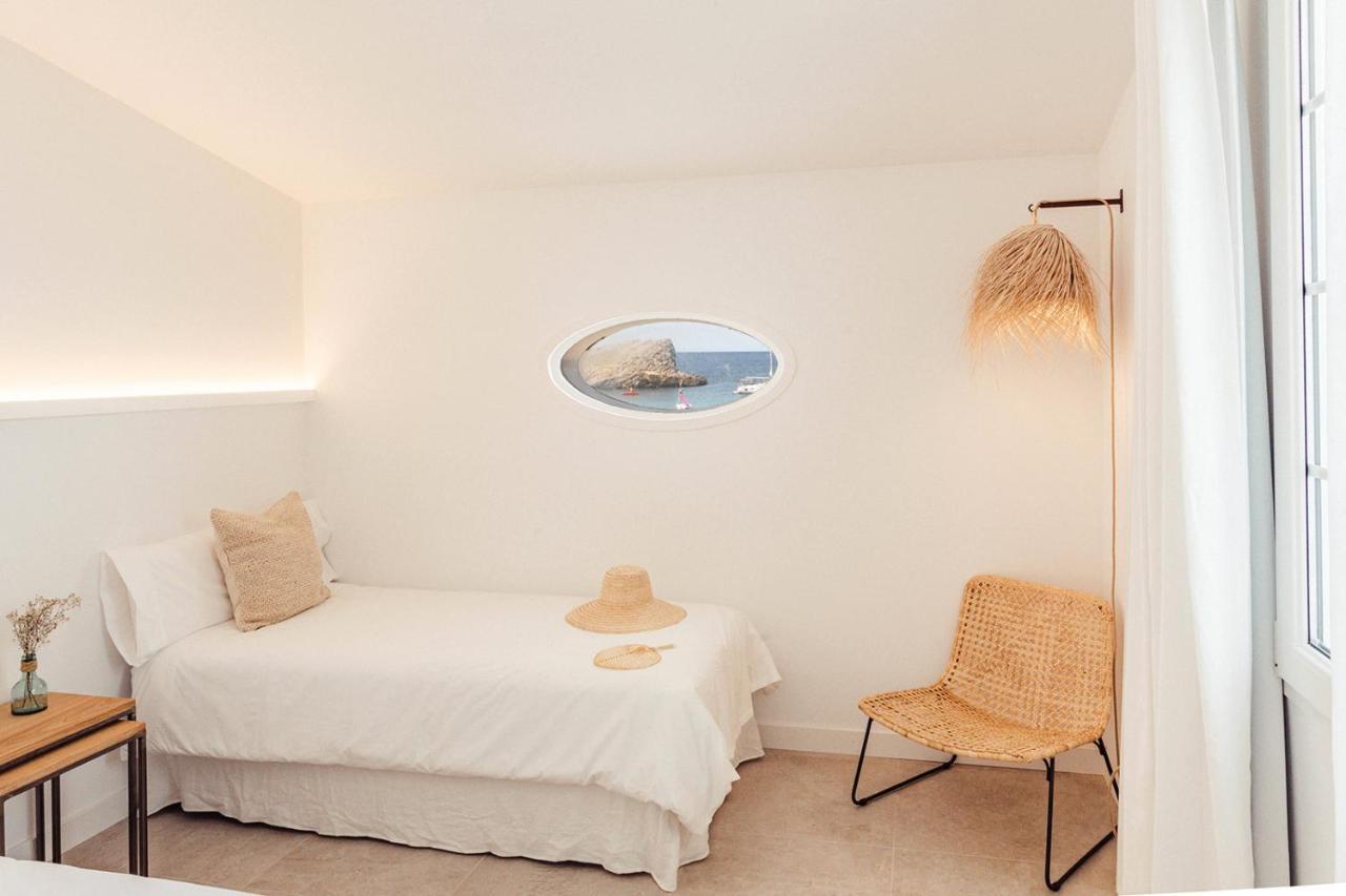 Apartamento Las Golondrinas Arenal - Adults Only Arenal d'en Castell Bagian luar foto